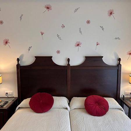 Hotel Y Apartamentos La Lonja Кангас-де-Оніс Екстер'єр фото