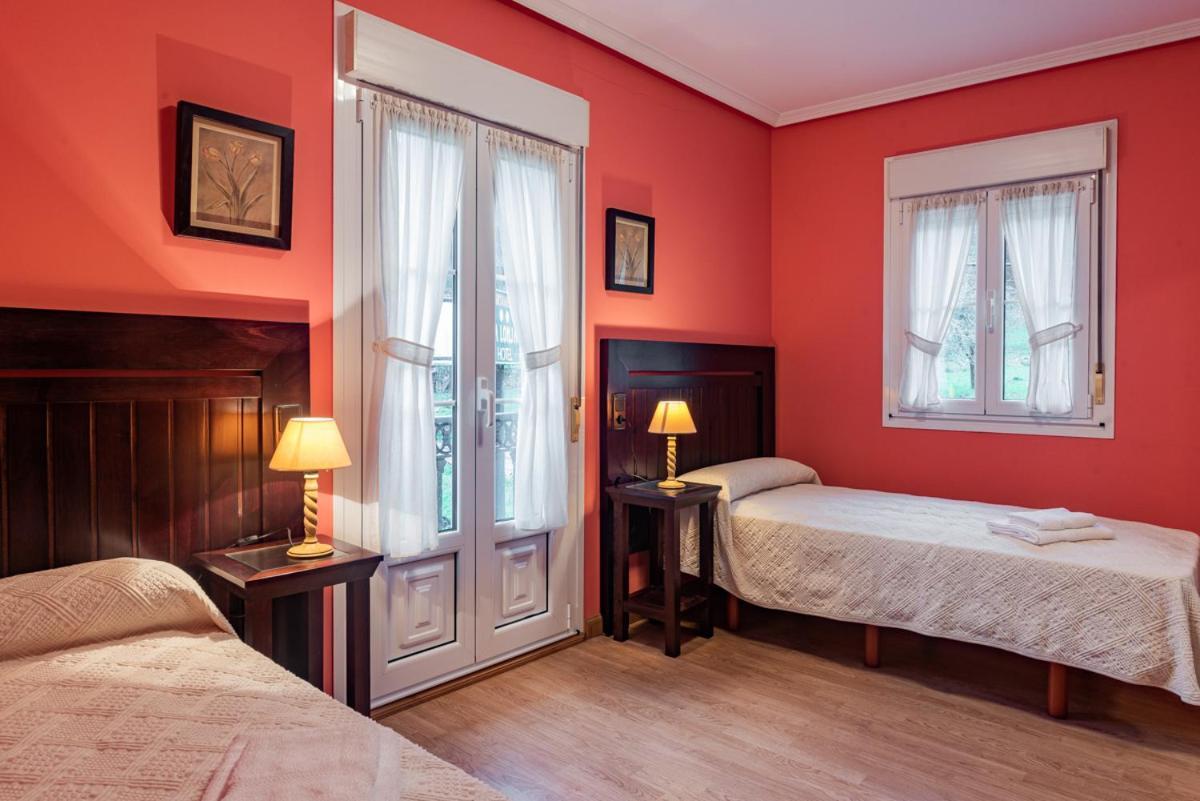 Hotel Y Apartamentos La Lonja Кангас-де-Оніс Екстер'єр фото