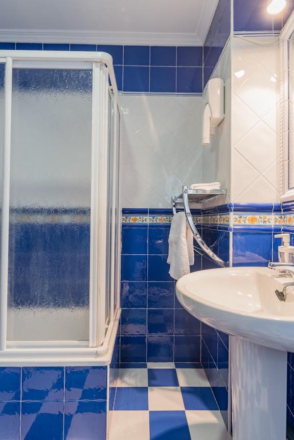 Hotel Y Apartamentos La Lonja Кангас-де-Оніс Екстер'єр фото