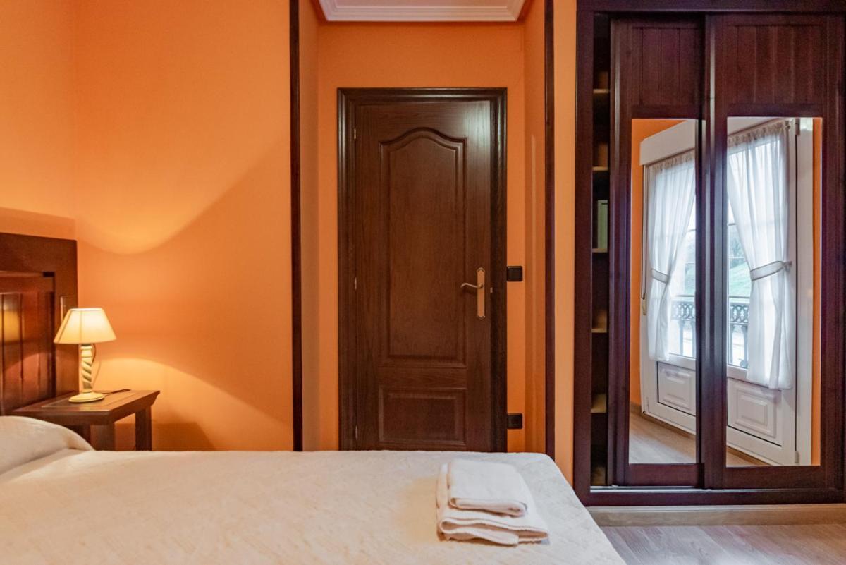 Hotel Y Apartamentos La Lonja Кангас-де-Оніс Екстер'єр фото