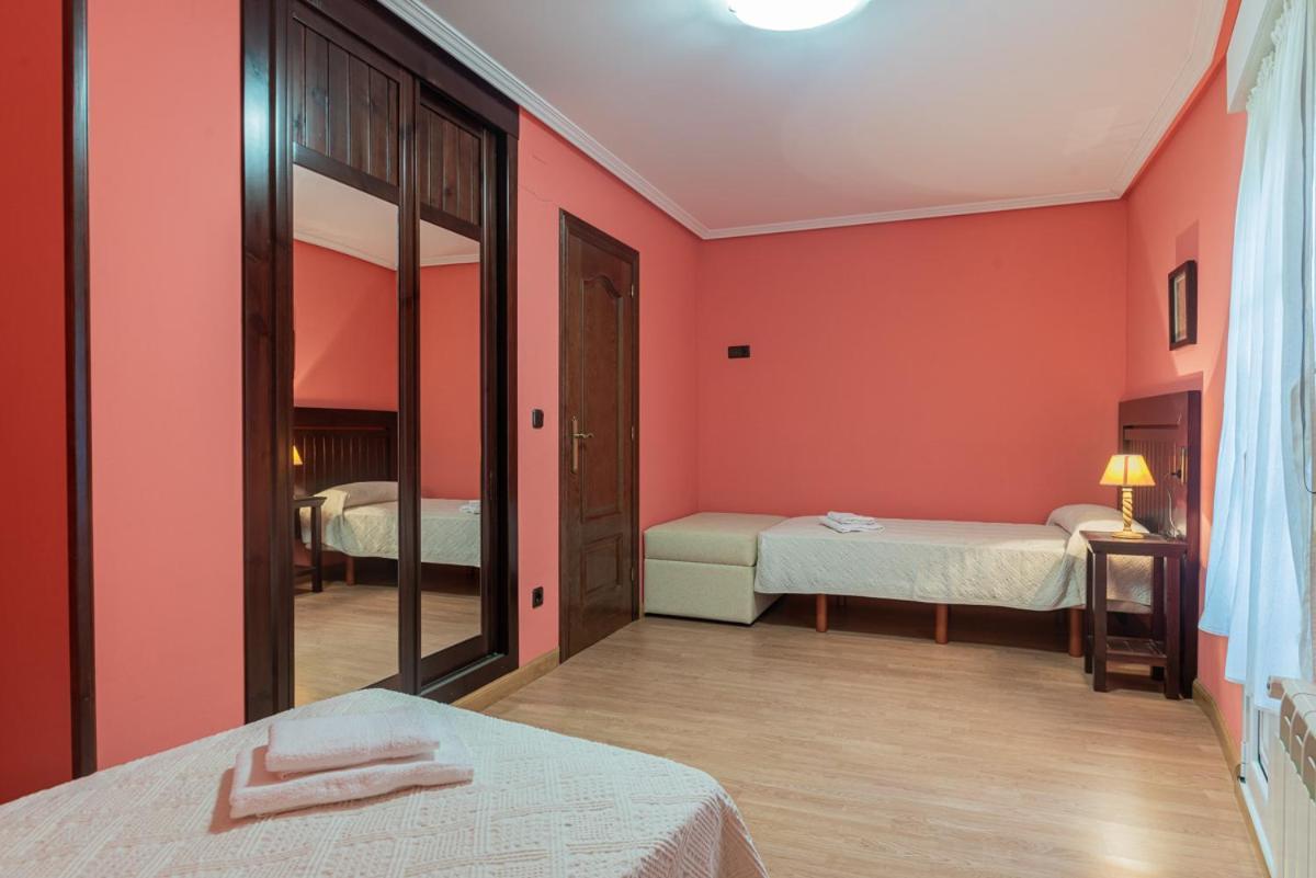 Hotel Y Apartamentos La Lonja Кангас-де-Оніс Екстер'єр фото