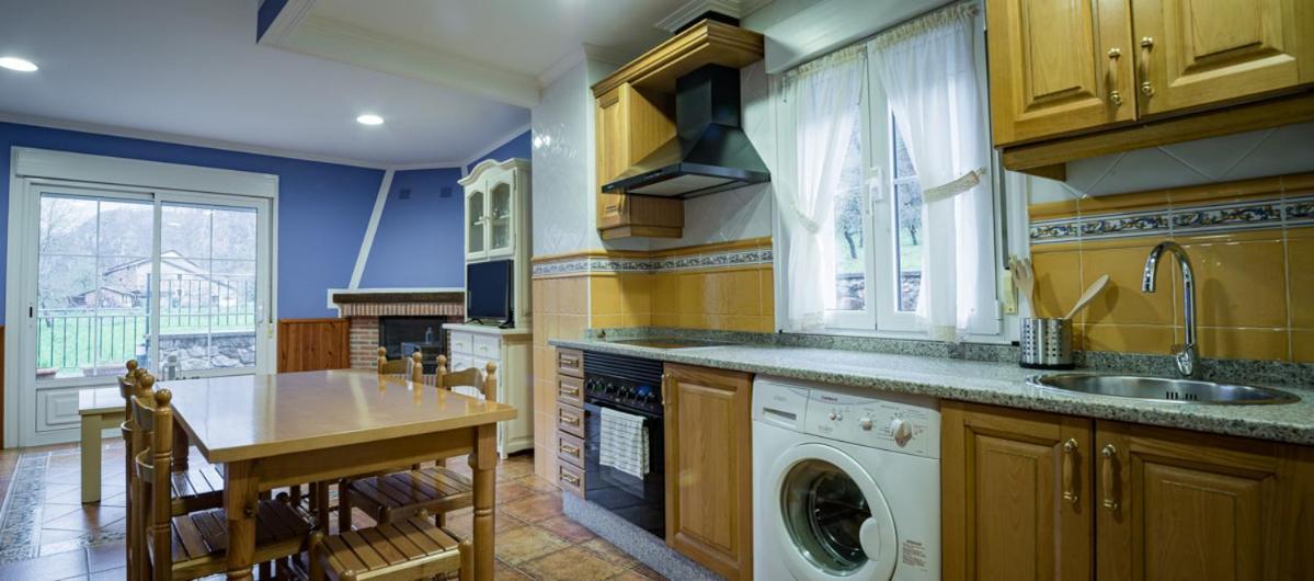 Hotel Y Apartamentos La Lonja Кангас-де-Оніс Екстер'єр фото
