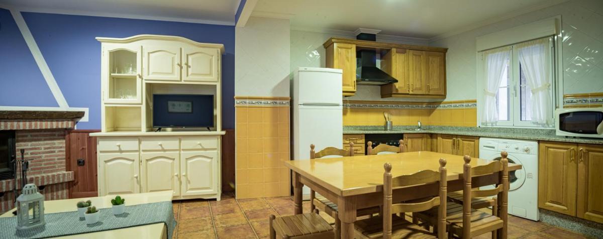 Hotel Y Apartamentos La Lonja Кангас-де-Оніс Екстер'єр фото
