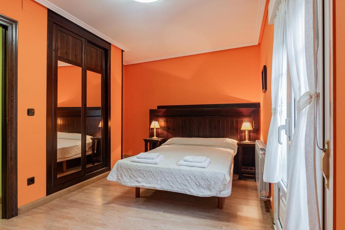Hotel Y Apartamentos La Lonja Кангас-де-Оніс Екстер'єр фото