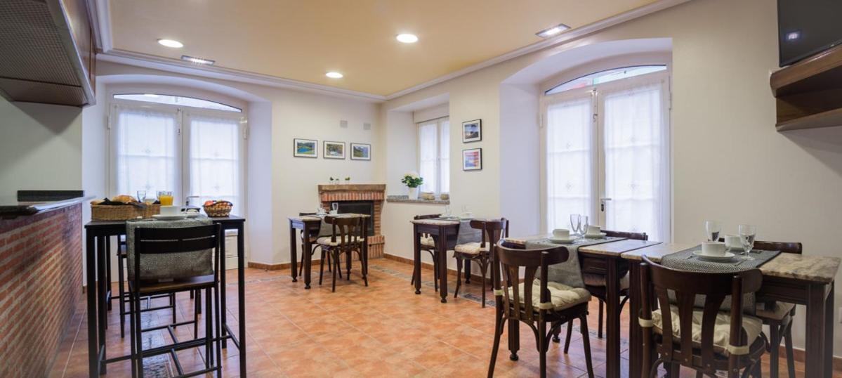 Hotel Y Apartamentos La Lonja Кангас-де-Оніс Екстер'єр фото