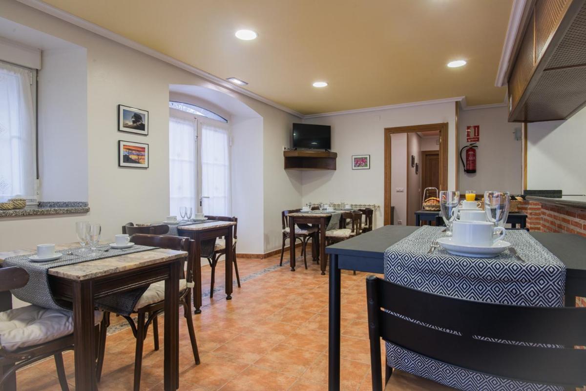 Hotel Y Apartamentos La Lonja Кангас-де-Оніс Екстер'єр фото