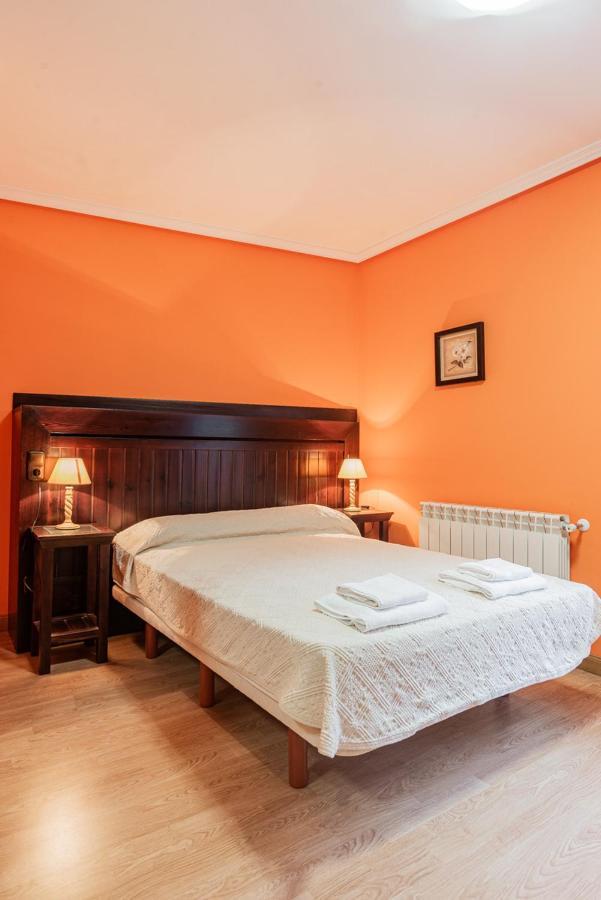 Hotel Y Apartamentos La Lonja Кангас-де-Оніс Екстер'єр фото