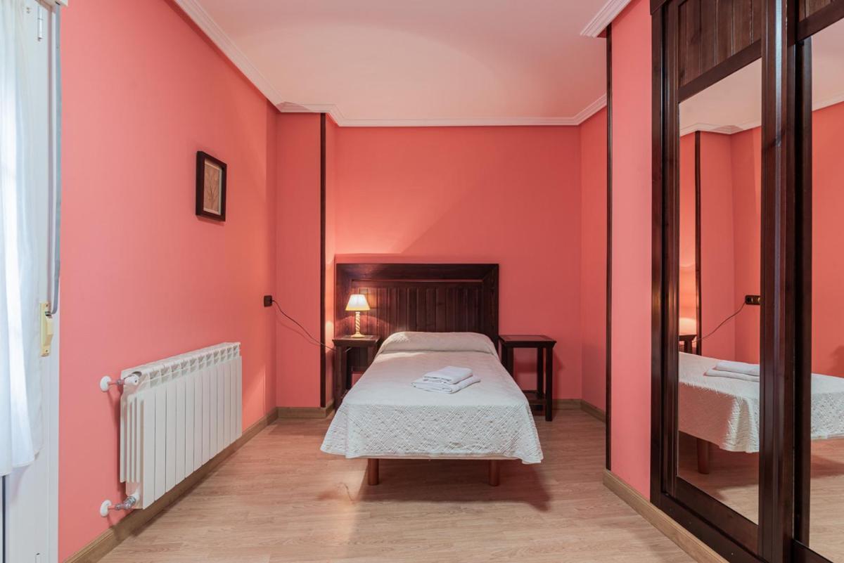 Hotel Y Apartamentos La Lonja Кангас-де-Оніс Екстер'єр фото