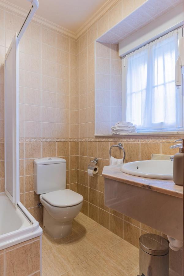 Hotel Y Apartamentos La Lonja Кангас-де-Оніс Екстер'єр фото