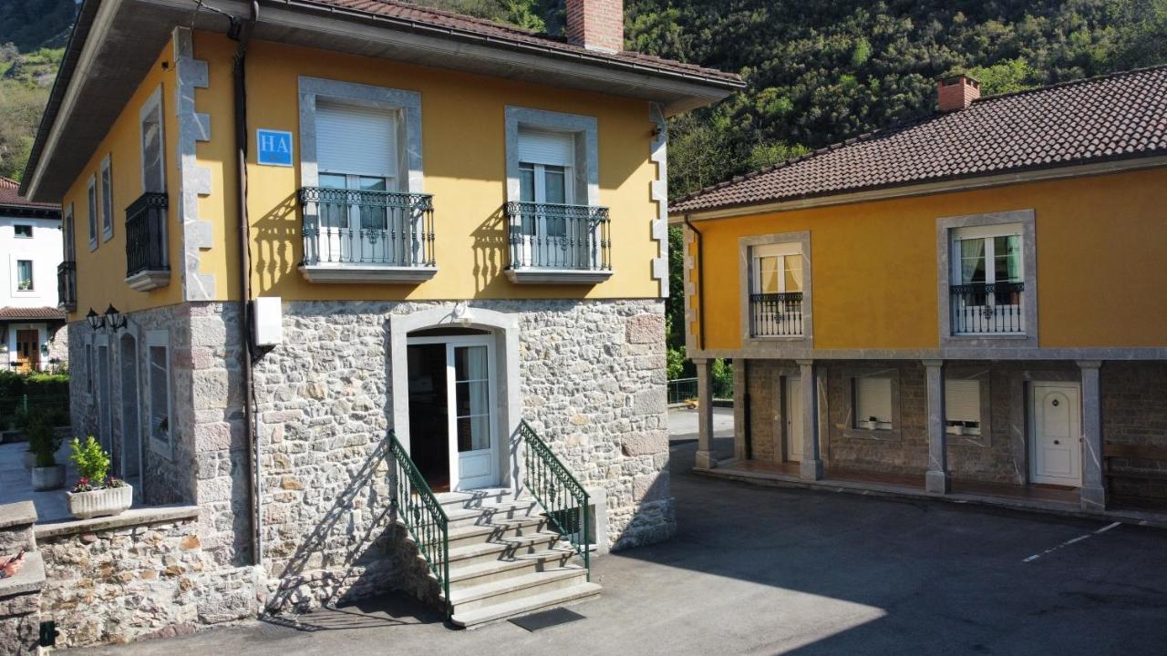 Hotel Y Apartamentos La Lonja Кангас-де-Оніс Екстер'єр фото