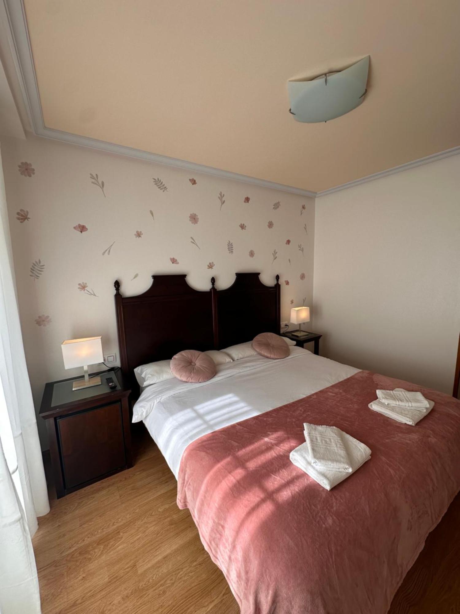Hotel Y Apartamentos La Lonja Кангас-де-Оніс Екстер'єр фото
