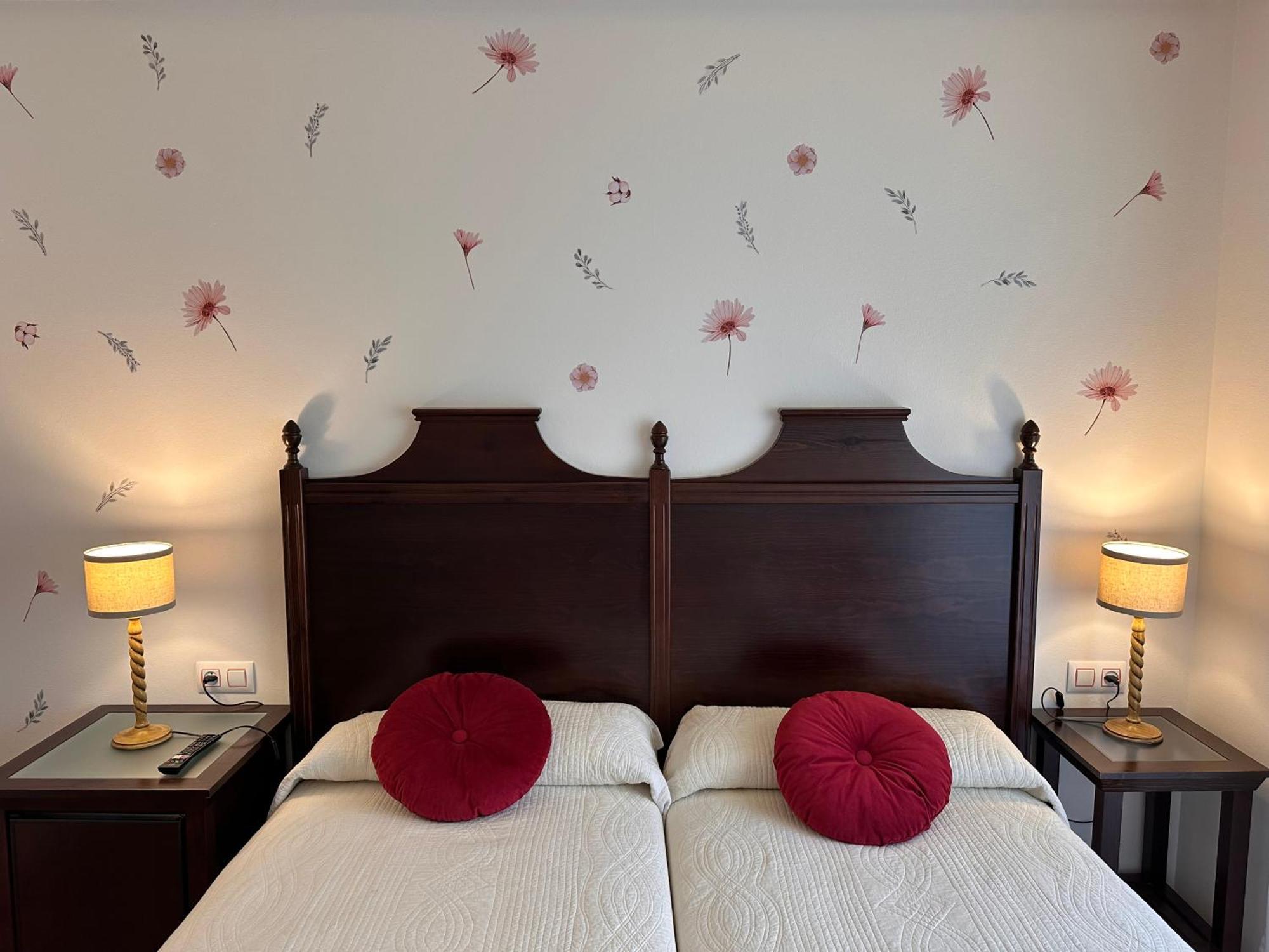 Hotel Y Apartamentos La Lonja Кангас-де-Оніс Екстер'єр фото