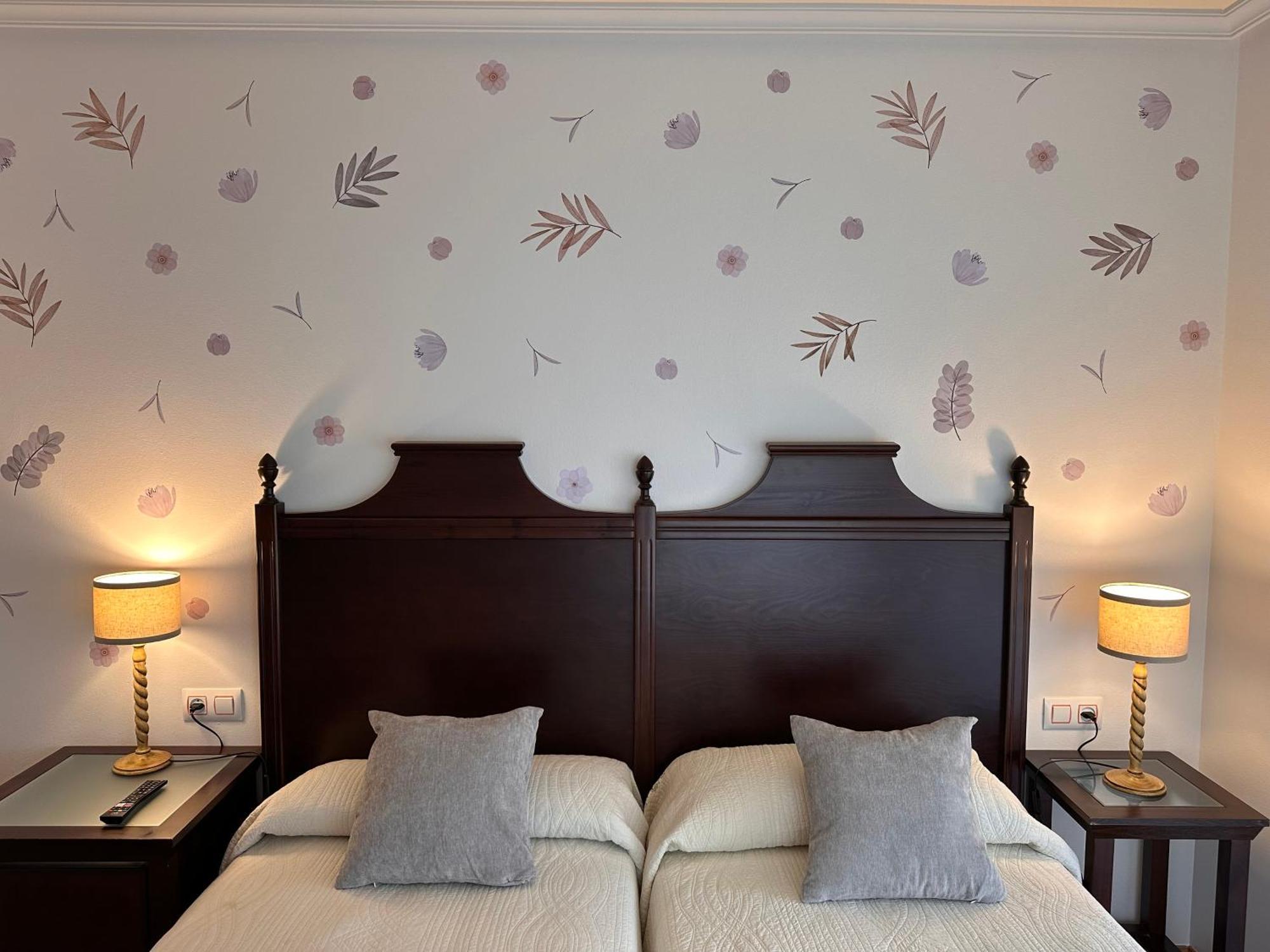 Hotel Y Apartamentos La Lonja Кангас-де-Оніс Екстер'єр фото